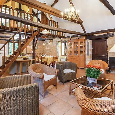 Quaint Holiday In Saint-cirq-madelon With Pool Ferienhaus Milhac