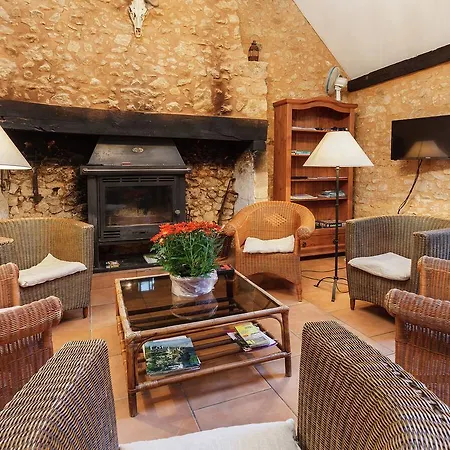 Quaint Holiday In Saint-cirq-madelon With Pool Ferienhaus